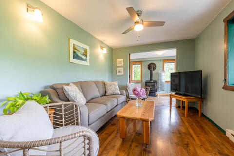 Golden Mountain View Suites Living Room