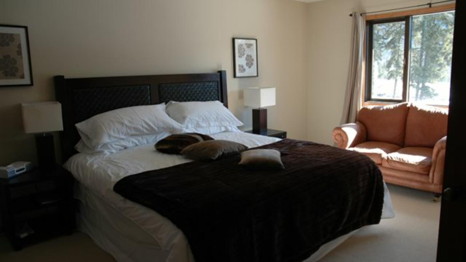Chambre à coucher dans le Home Lodge Golden BC