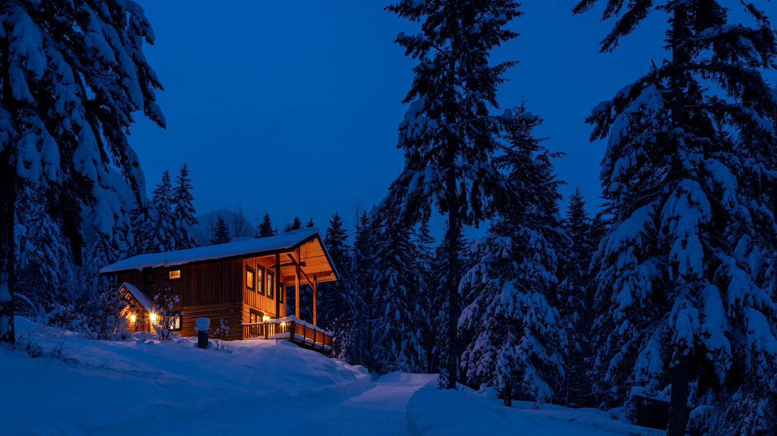 Lodges in Golden BC Mount 7 Lodges
